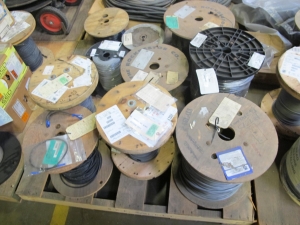 (5 PALLETS) MISC. ELECTRICAL WIRE AND CABLE! (30+) INDIVIDUAL SPOOLS TO INCLUDE BUT NOT LIMITED TO: (5) CABLES ELECTRICAL TYPE, 14 AWG SIZE, 600 V, 90 C RATING, XLPE INSULATING MATERIAL, 3 CONDUCTOR, SHIELDED KIND, 280' PER ASSEMBLY, (1 SPOOL) CABLE, ARMORED KIND, MICROPOINT MC315 SERIES, 220 M (722') PER ROLL, ETC.. LOADING & HANDLING FEE $30-4074